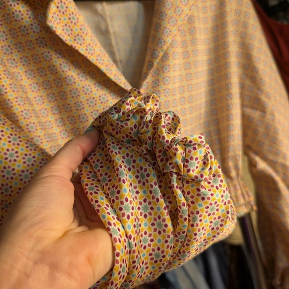 132.Zara Women's Patterned Button-Up Top - Picture 4 of 5